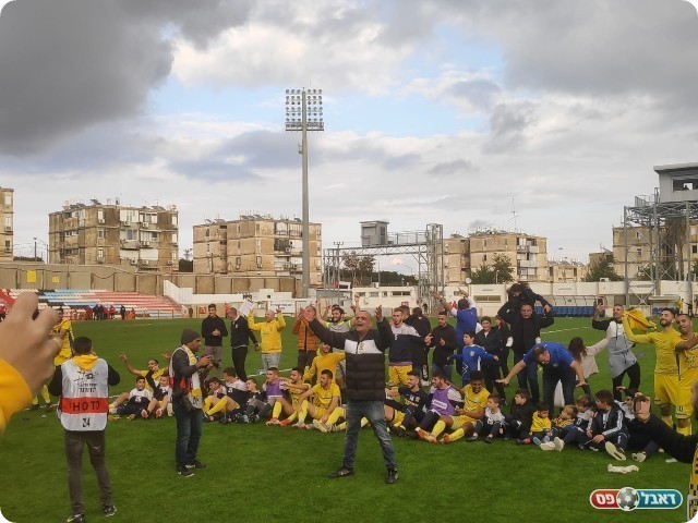 שחקני עירוני מודים לקהל (אביחי דלאל)